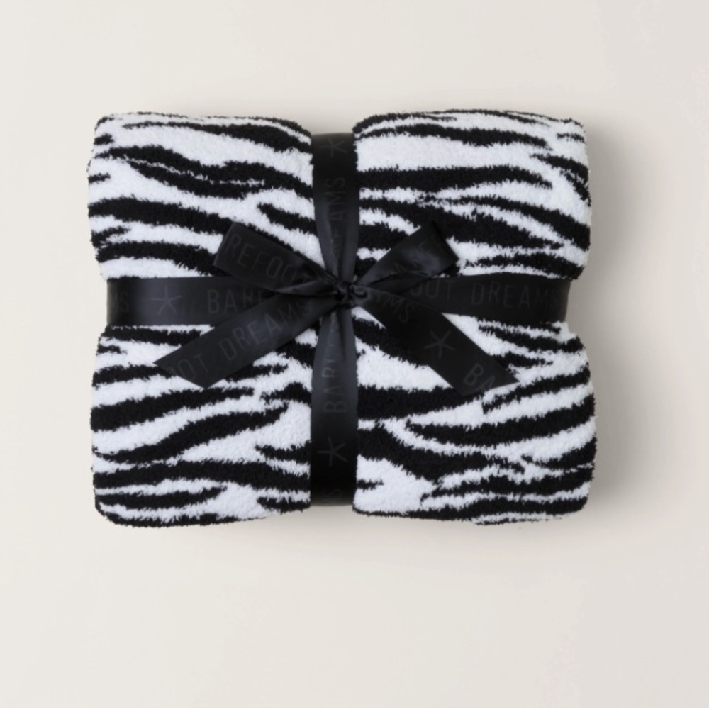 NWT Barefoot Dreams Cozy Chic Tiger Print blanket in white/black- 45 x60